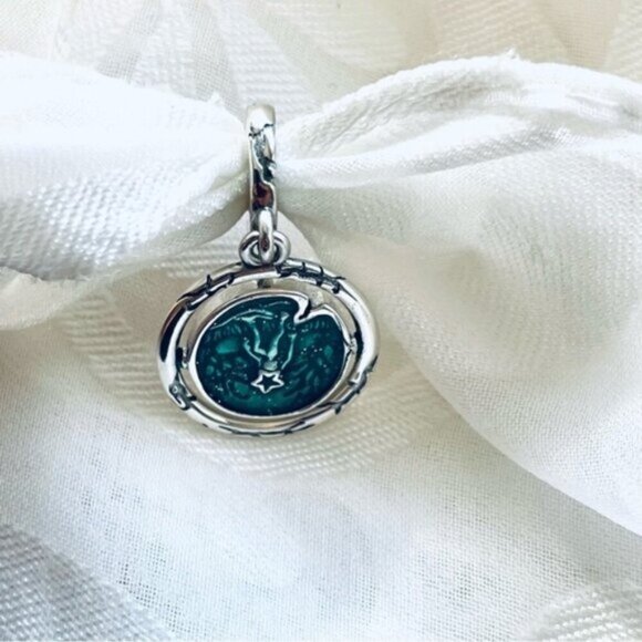 ⚡ NWOT Stranger Things Glow-in-the-Dark Upside Down Charm ✨ - Picture 6 of 11